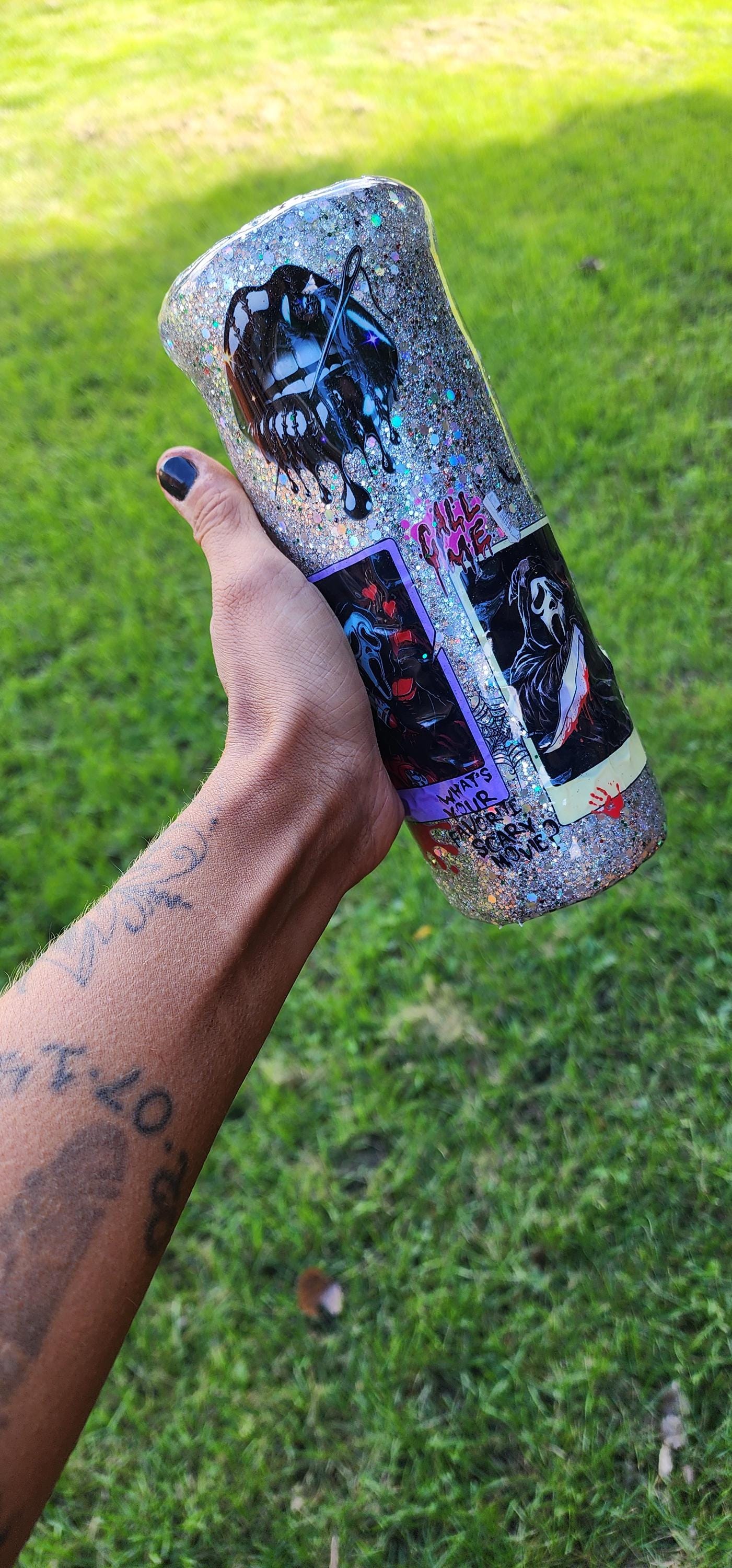 Scream-Inspired Ghost Face Epoxy Tumbler | Glitter Horror Cup for Spooky Vibes