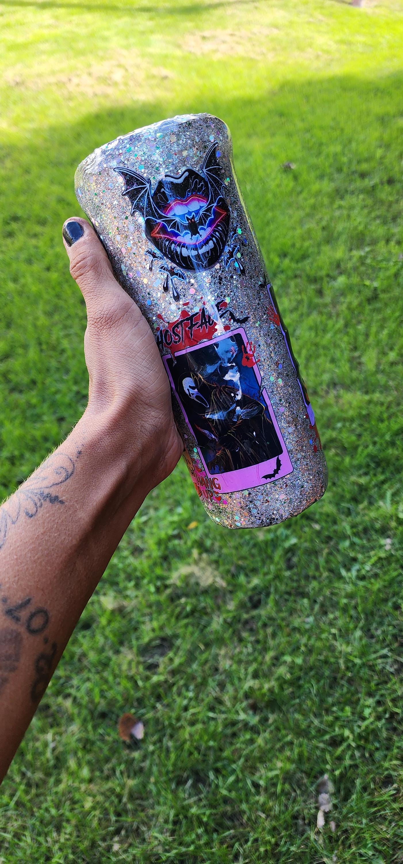 Scream-Inspired Ghost Face Epoxy Tumbler | Glitter Horror Cup for Spooky Vibes