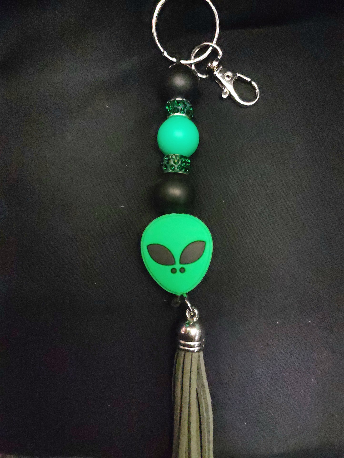 Outta This World – Green Alien Head Keychain with Green & Black Beads | Space Babe Vibes, UFO Cute Gift