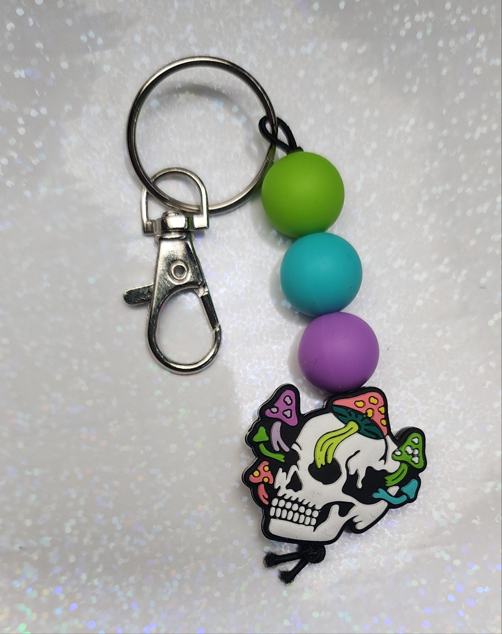 Handmade Beaded Shroom Skull Keychain – White Skull with Green, Purple & Orange Mushroom Charm | Boho Psychedelic Bag Accessory & Unique Gift
