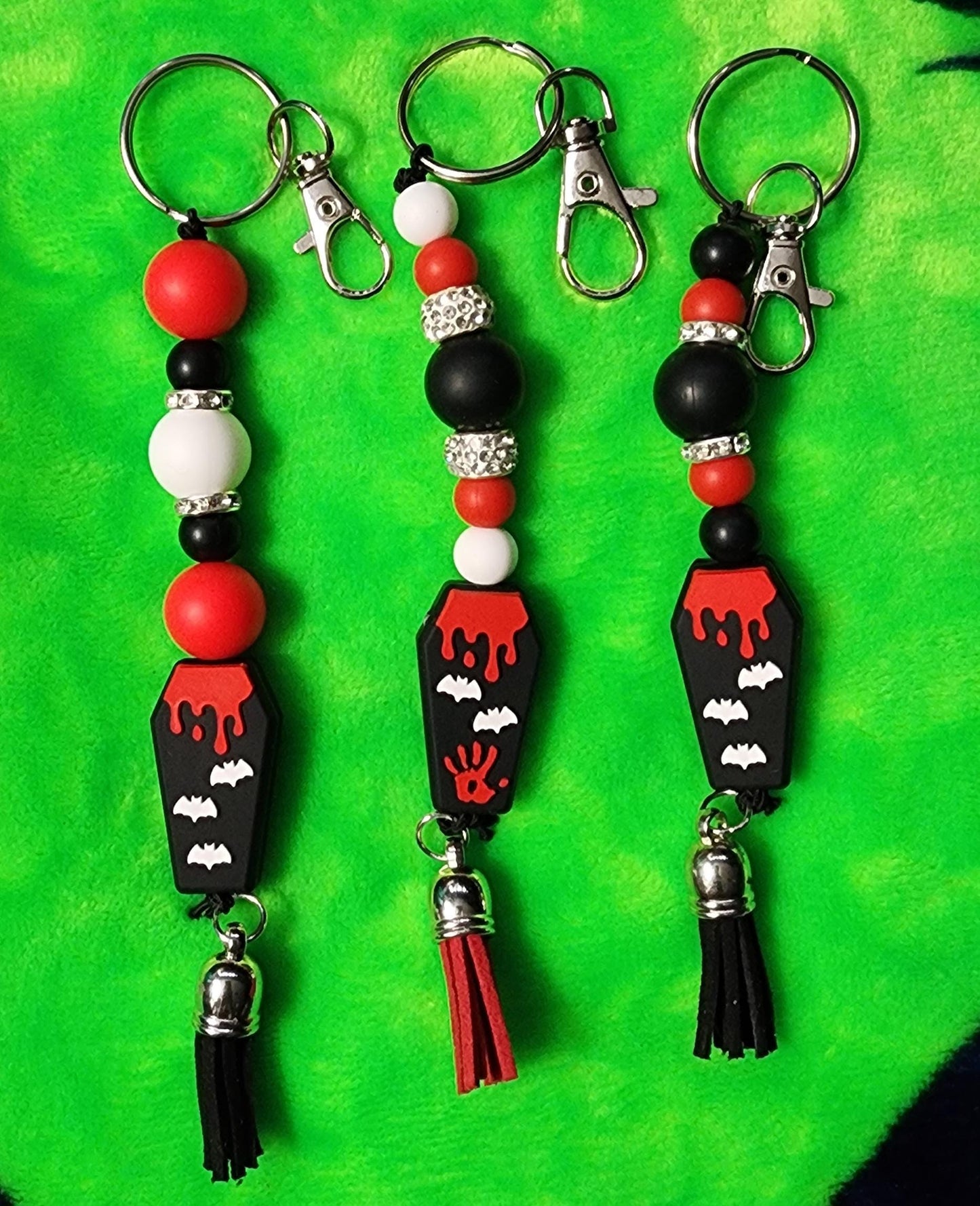 Coffin Cutie Keychain – Spooky Gothic Beaded Charm for Keys, Bags & Halloween Vibes