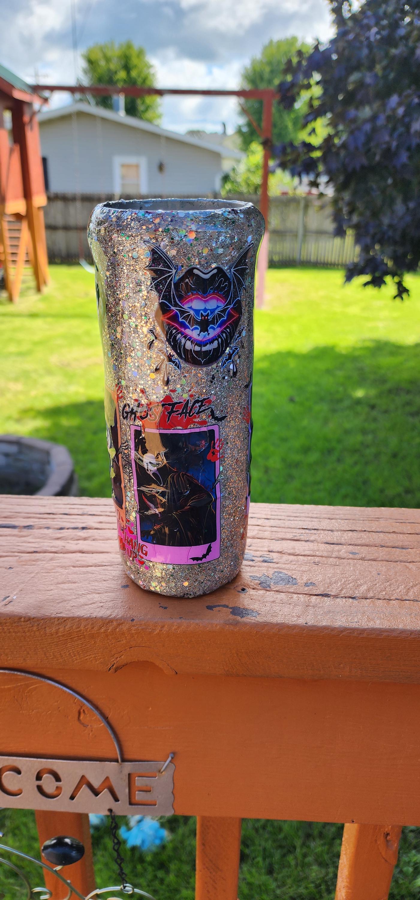 Scream-Inspired Ghost Face Epoxy Tumbler | Glitter Horror Cup for Spooky Vibes
