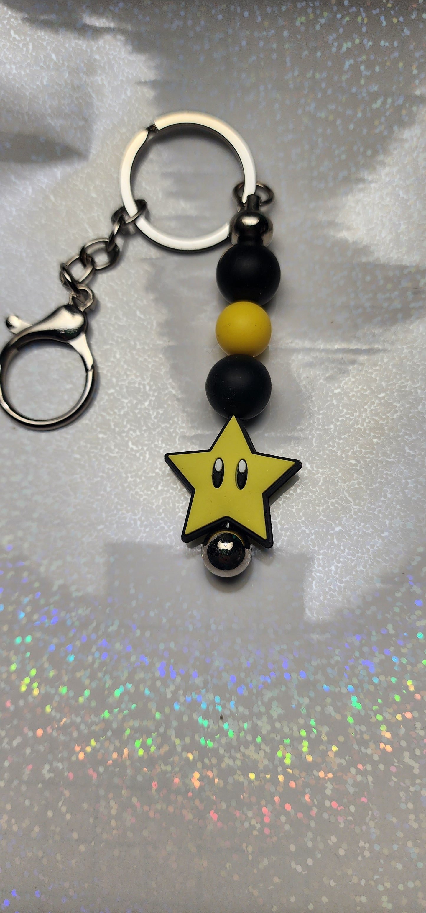 Handmade Mario Super Star Keychain – Beaded Charm, Gamer Accessory, Retro Video Game Gift